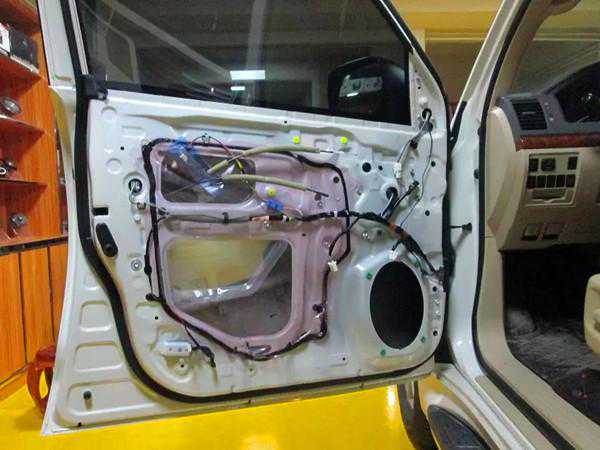 潍坊汽车音响改装 丰田陆地巡洋舰音响改装劲浪165KRX2 潍坊成功音响升级改装