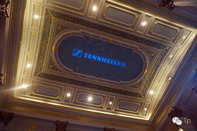 也许是世界上最贵的耳机，大家一起来感受下土豪的情怀