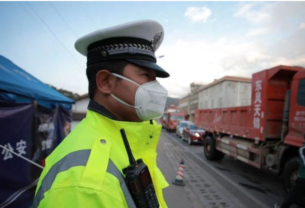 坚守防疫一线一月未回家 他还没跟新生的儿子见过面