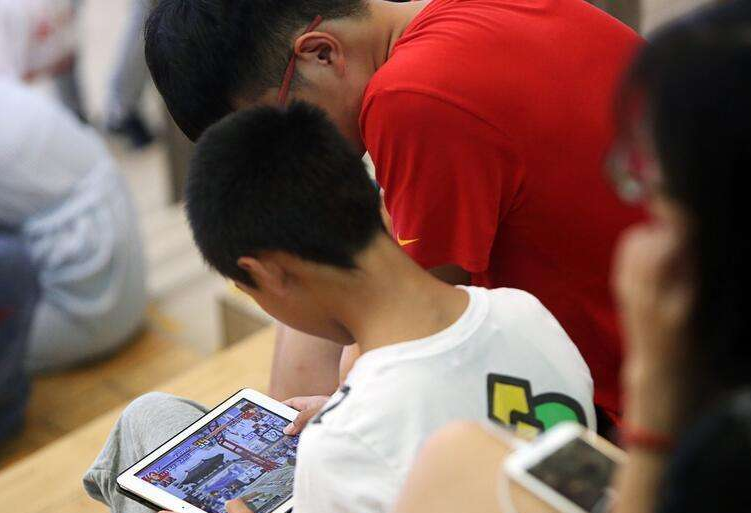 未成年人动辄充值上万元！网游公司搞了哪些猫腻？