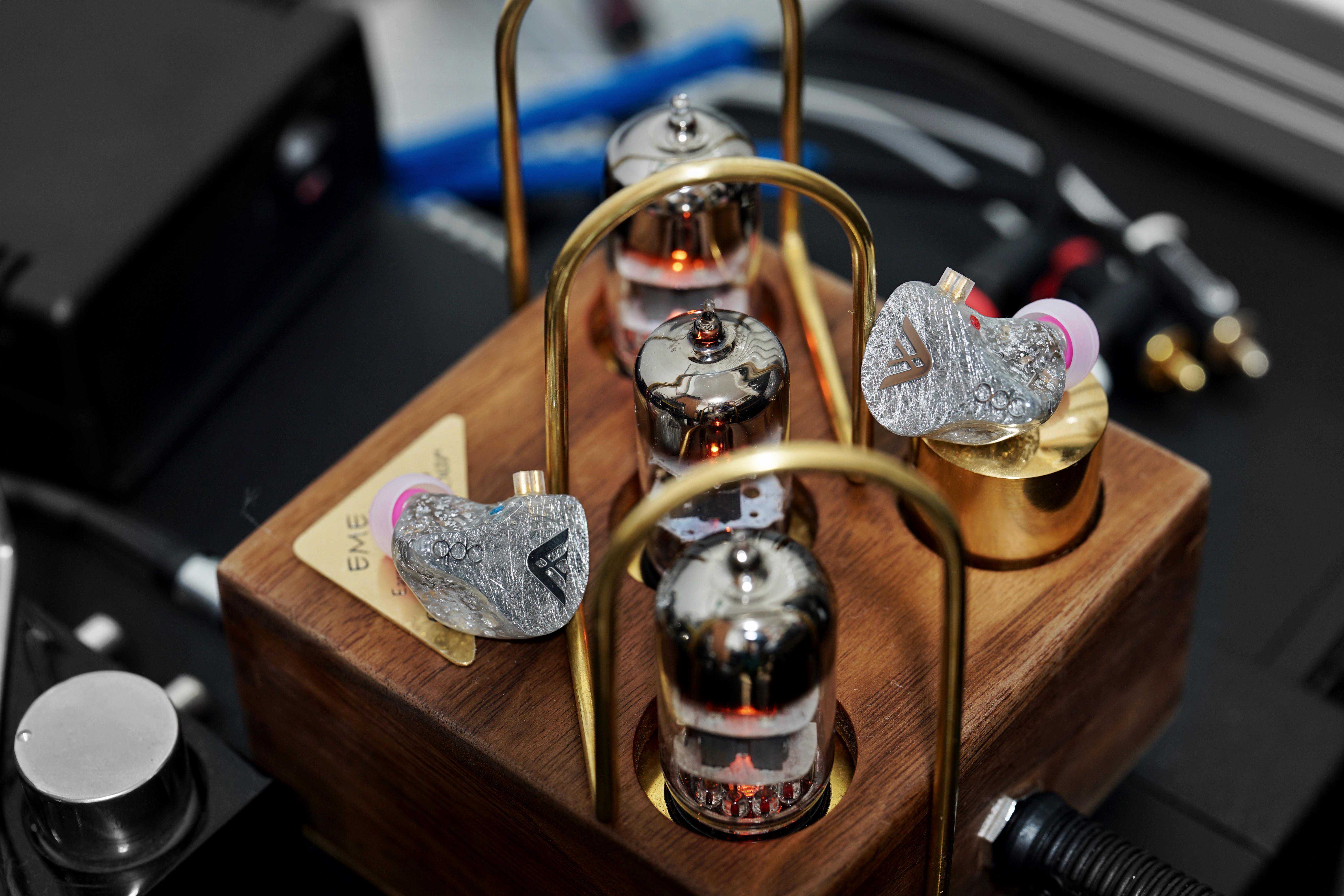 为什么顶级大咖们都选qdc耳机？以VX为例分享些厂家不愿说的内幕