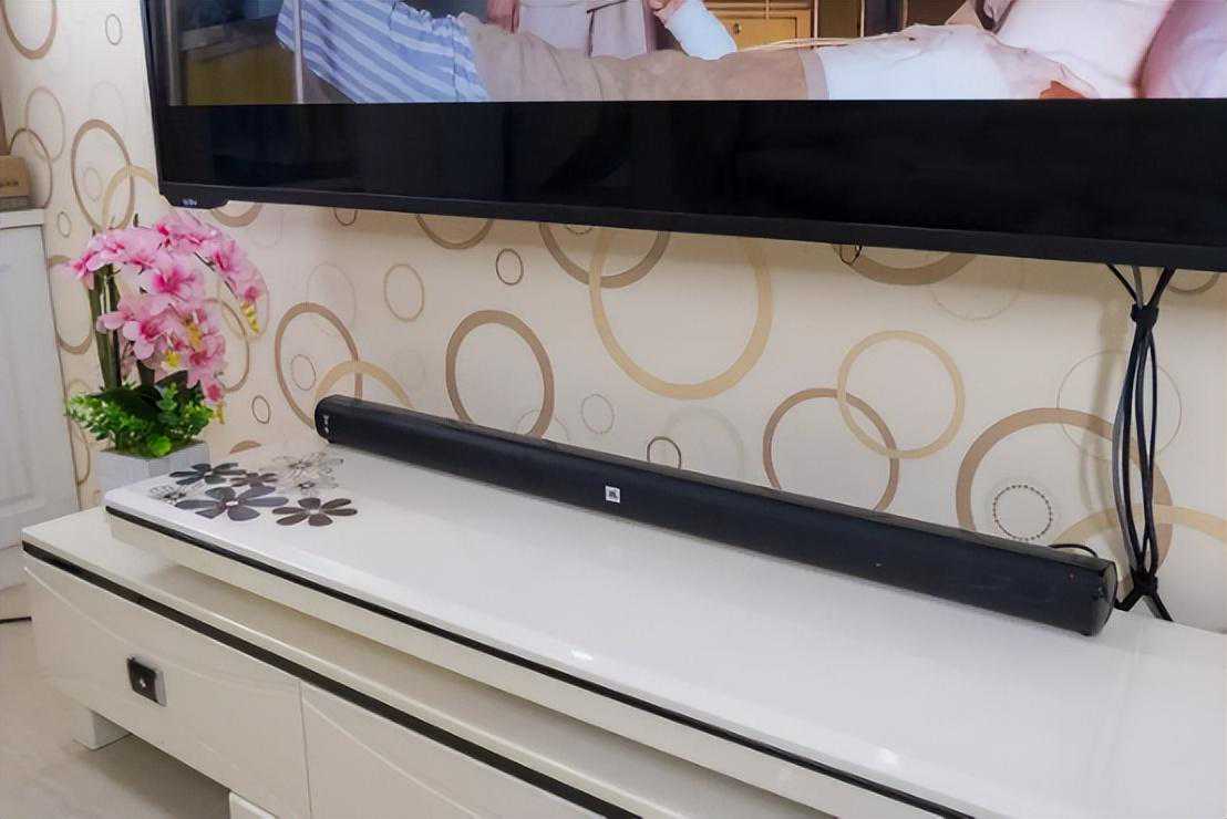 让声音成为听觉盛宴，JBL CINEMA STV J100家庭影院条形音箱体验