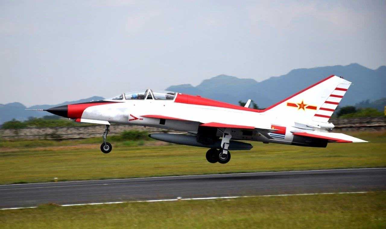 中国海军舰载教练机选定？源自米格21深度改进，性能还不如枭龙