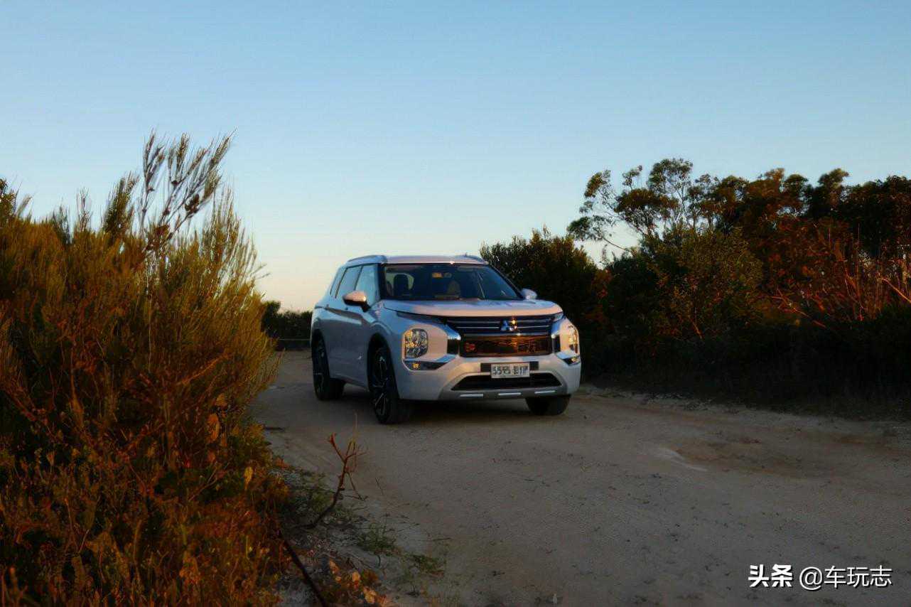 2022款三菱欧蓝德Exceed AWD：四驱家用SUV