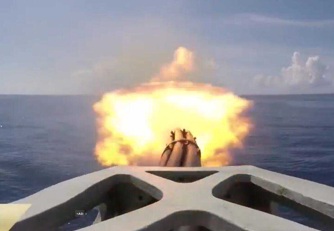 1130近防炮开火，每分钟射速上万发，这狂暴的火力也是没谁了