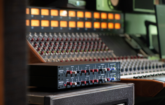 出色无缺？SOS 评测尼夫 Newton Channel 通道条