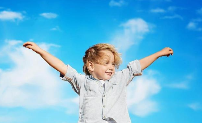 孙女弄坏同学玩具，家长张口索赔2000，爷爷的做法让对方无话可说