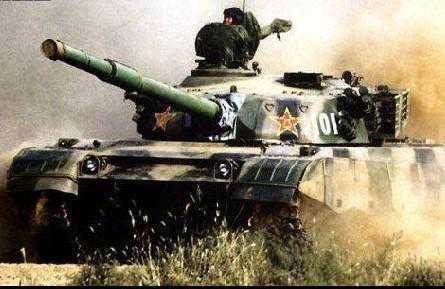 中国85式坦克对决T-72几乎完胜，后者炮塔多次被炸飞