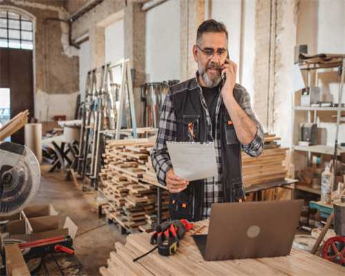 【丝路话语】新人自己主持婚礼，丰俭由人幸福就好