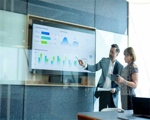 体验宝马320Li：外观似5系，车身很修长，价格实惠动力也能接受