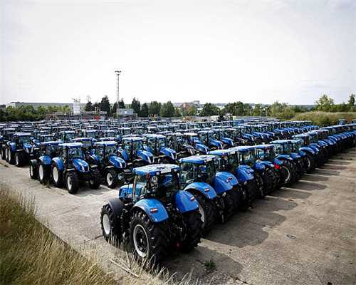 老人夜晚在公园开怀“欢唱”琼剧，音响音量太大遭居民投诉