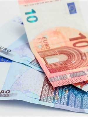 小沈阳跪了观众走了！演唱会翻车现场：磕头难挽口碑，内幕更惊人